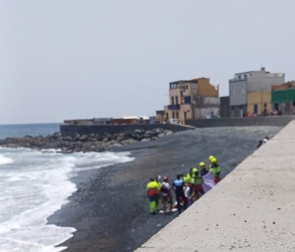 Un fallecido y un afectado moderado tras ser rescatados del mar en San Cristóbal, en Las Palmas de Gran Canaria