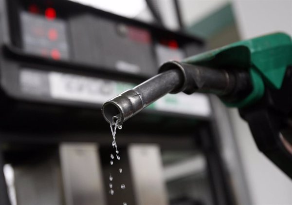 Reino Unido se suma a la UE en la rebaja a 47,60 dólares del tope al precio del petróleo ruso