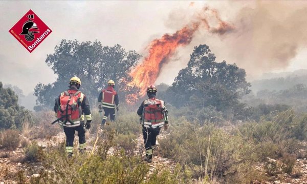El incendio de Ibi (Alicante) se ha originado en una comunidad religiosa y se investigan las causas