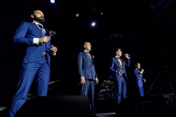 Il Divo emociona en las Noches del Botánico con su viaje en el tiempo a través de su música
