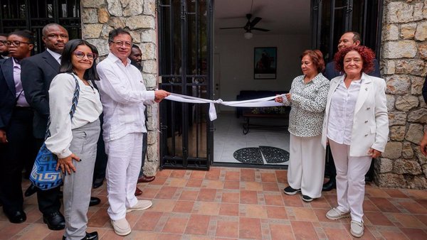Petro inaugura la Embajada de Colombia en Haití: 