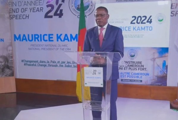 El líder opositor camerunés Maurice Kamto presenta su candidatura a las presidenciales de octubre