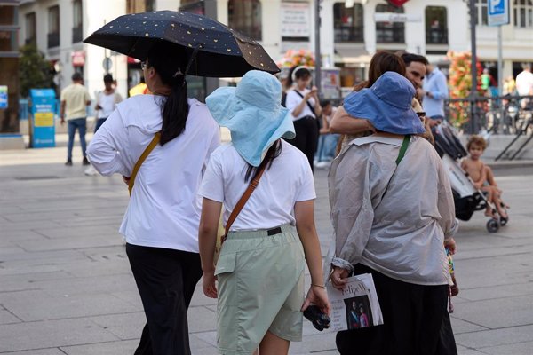 Doce provincias en alerta amarilla y naranja por calor este domingo, con riesgo extremo en Murcia, Alicante y Valencia