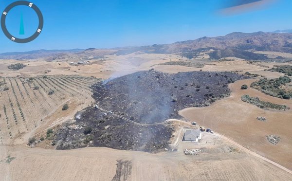 Controlado el incendio forestal en La Joya, en Antequera (Málaga)