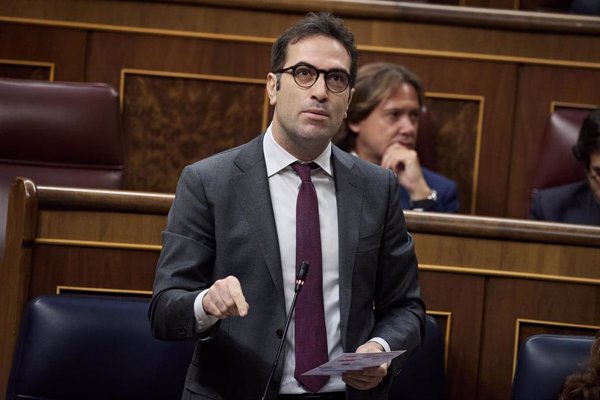 Carlos Cuerpo informará mañana en el Congreso del expediente de Bruselas a España por la OPA de BBVA