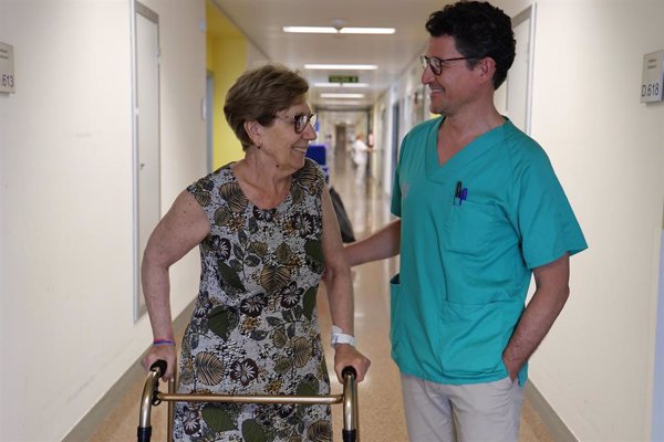 El Hospital La Fe lidera en España la cirugía de prótesis de cadera con una técnica mínimamente invasiva