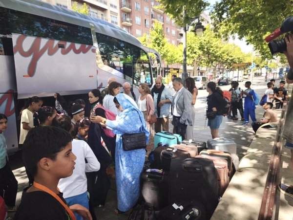 Niños saharauis del programa 'Vacaciones en Paz' llegan a España: 