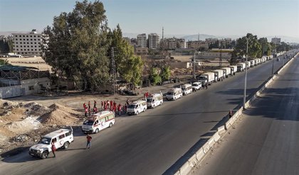 Media Luna Roja Siria envía un convoy de ayuda de 32 camiones a Sueida tras los combates de esta semana