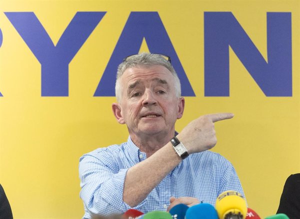 Ryanair duplica beneficios en el primer trimestre a 820 millones y prevé 