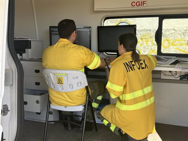 Estabilizado el incendio de Valdecaballeros (Badajoz) tras quemar unas 2.400 hectáreas