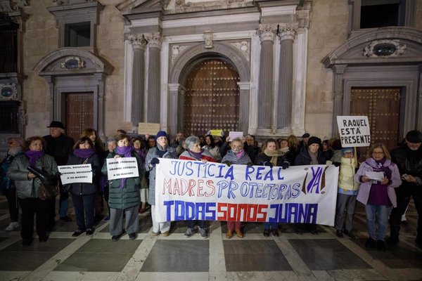 El hijo mayor de Juana Rivas pide a Juanma Moreno que interceda para que su hermano no vuelva a Italia