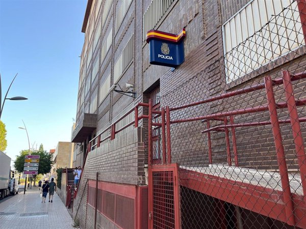 A disposición judicial el policía detenido por violencia de género en Almería tras retener a su pareja en casa