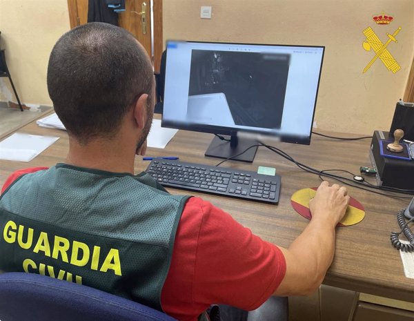 Detenido un menor en Roquetas (Almería) por tocamientos a mujeres mientras circulaba en patín eléctrico
