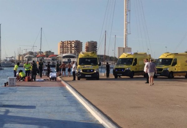 La mujer herida por hélice de una embarcación en La Manga se encuentra estable y el niño de 9 años, en la UCI grave