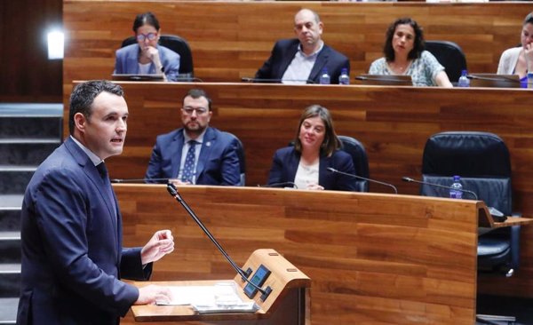 El Parlamento asturiano rechaza el acuerdo bilateral sobre financiación con Cataluña, aunque con los grupos divididos