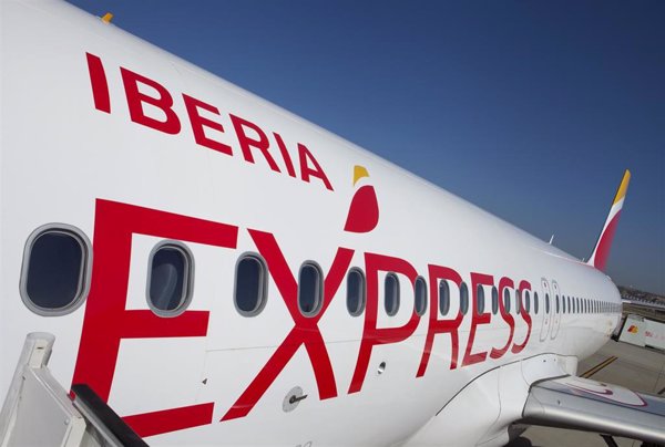 Iberia Express ofrece hasta un 35% de descuento por viajar con amigos durante el Mes de la Amistad