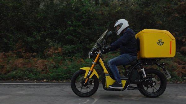 Nuuk mobility entrega 800 motos eléctricas a Correos y acumula ya 2.500 entregas al operador postal