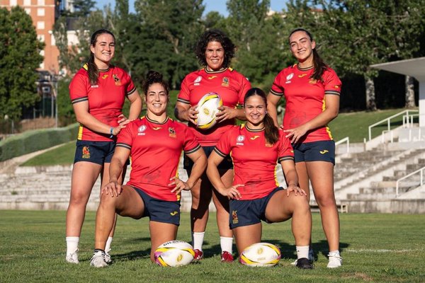 España presenta la equipación para el Mundial de rugby femenino con una leona rugiendo como novedad en el diseño