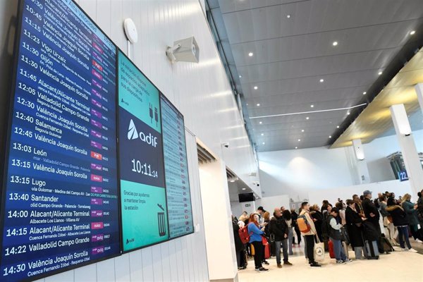Adif desplegará 436 nuevas pantallas y teleindicadores de información al viajero en Madrid Chamartín
