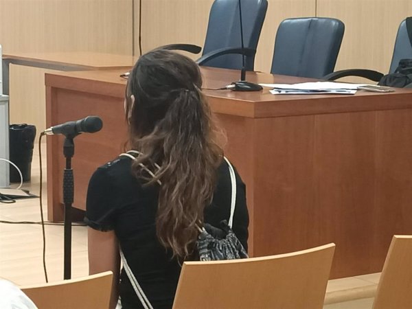 Una mujer que se enfrenta a 25 años de cárcel por intentar quemar a su bebé dice que solo quiso hacerse daño ella