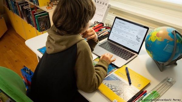 Bruselas abrirá en septiembre a los menores su consulta para preparar el plan de acción contra el ciberacoso