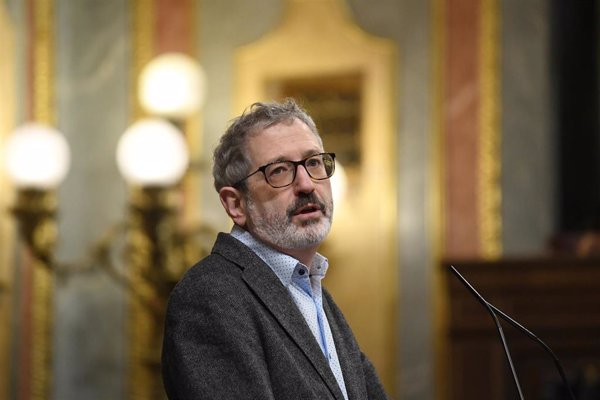 Sumar exige que la banca privada pague el plan para garantizar la sostenibilidad de Correos