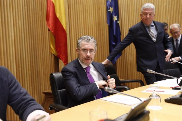 Correos del 'caso Montoro' señalan que Francisco Granados esperaba