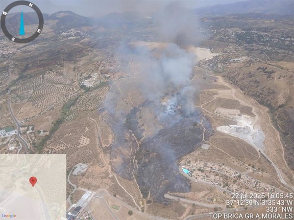 El Infoca despliega medios aéreos y terrestres contra un incendio declarado en el área metropolitana de Granada