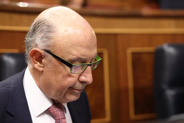 La UCO cree que el 'caso Montoro' fue más allá de reformas legislativas beneficiosas y apunta a adjudicaciones