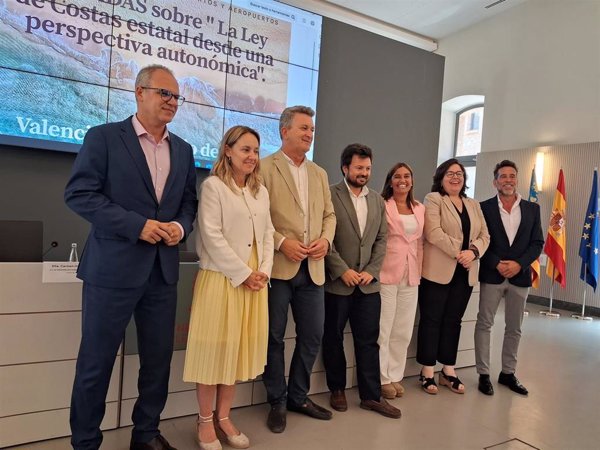 Andalucía firma un manifiesto autonómico por la defensa del litoral español y pide más seguridad jurídica y recursos