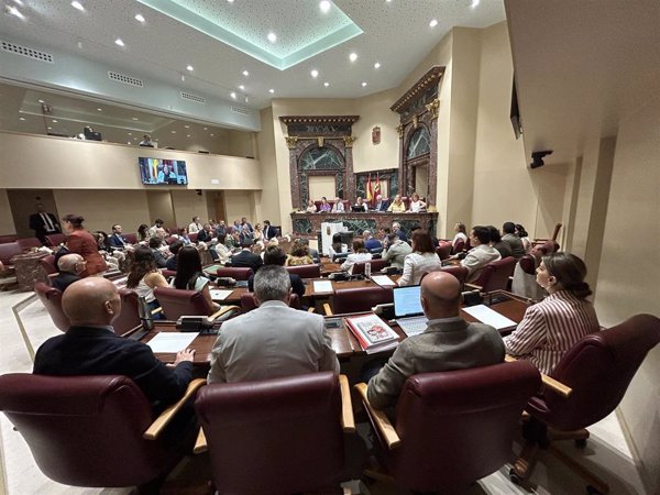 El Gobierno de la Región de Murcia saca adelante los Presupuestos con los votos de PP y la abstención de VOX