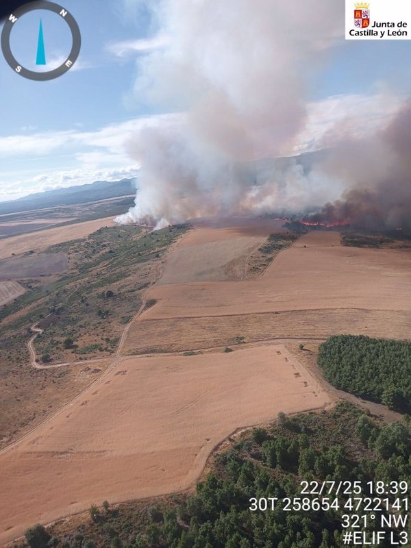 Baja a gravedad 0 el incendio declarado en Ferreras (León)