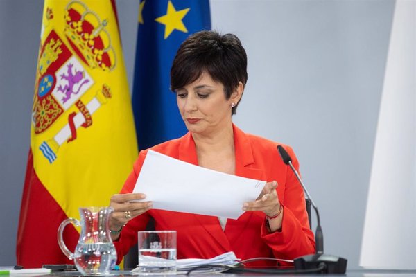El 80% de españoles critica los pocos recursos para vivienda y el 20% ve excesivo lo que va a defensa, según el CIS