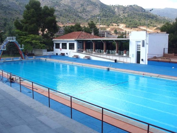 Un hombre de 45 años muere ahogado en la piscina municipal de Alcoi (Alicante)