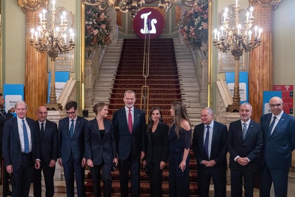 Los Reyes y la Princesa Leonor llegan al Liceu de Barcelona para los Premios Princesa de Girona