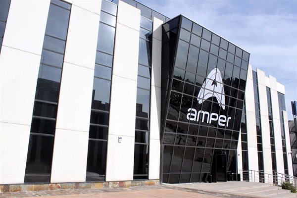 Amper inicia trámites para que las acciones resultantes de ampliar capital por la compra de Elinsa coticen
