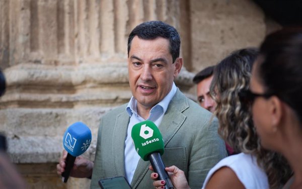 Juanma Moreno dice que los inmigrantes legales que delinquen son 