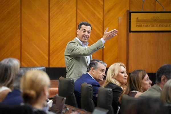 Moreno acusa a los grupos de izquierdas de convertir el Parlamento en una 
