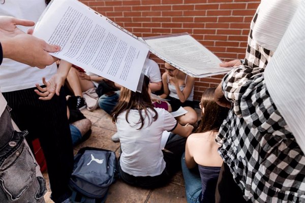 Más de 3 millones de estudiantes recibieron becas de las administraciones educativas el curso pasado
