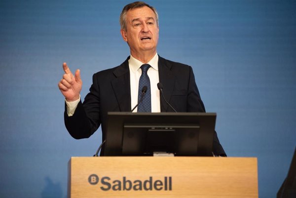 Sabadell no descarta participar en una fusión hasta 2027, pero sí realizar adquisiciones