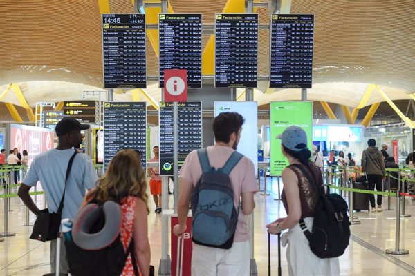 Los aeropuertos españoles de la red de Aena operan 28.353 vuelos en el puente del 25 de julio