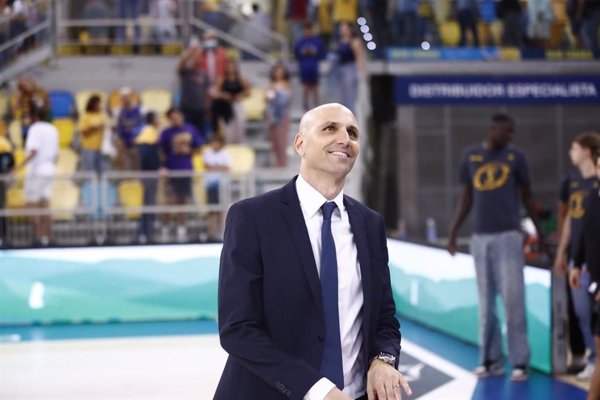 El exjugador español Albert Oliver se incorpora al cuerpo técnico de Joan Peñarroya en el Barça