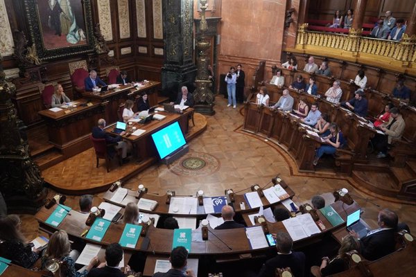 Barcelona aprueba un aumento progresivo de su tasa turística hasta los ocho euros en 2029, el doble de la actual