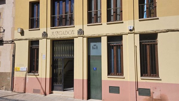 La menor reclamada por su padre tras la muerte de la madre se quedará con la familia materna en Sigüenza