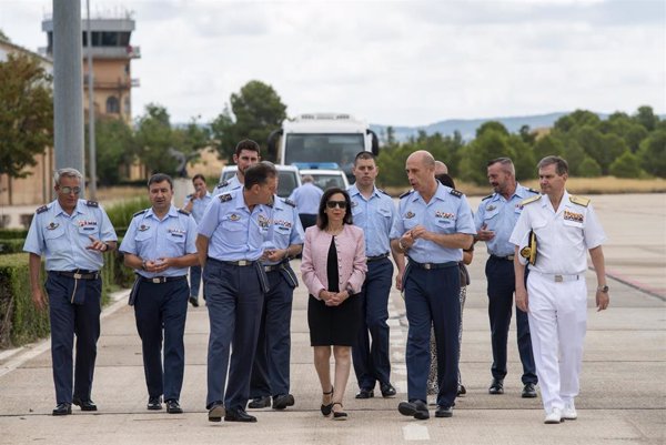 Robles defiende medir el compromiso con la OTAN con la colaboración en misiones y más que con el porcentajes de gasto
