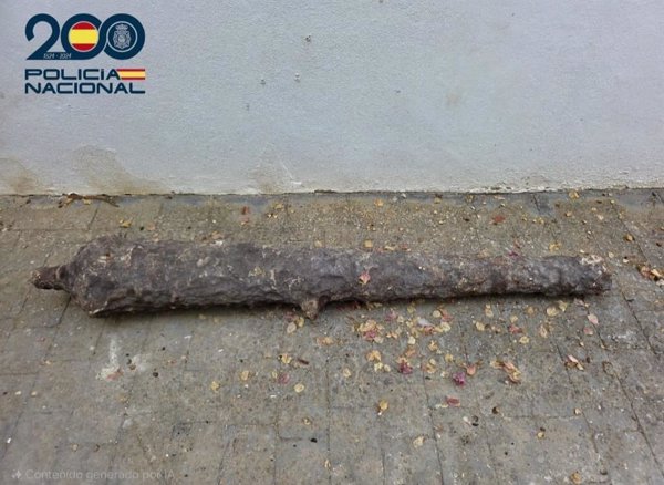 Retiran un cañón naval y un proyectil de 15 cm encontrados en una vivienda de Playa de Palma