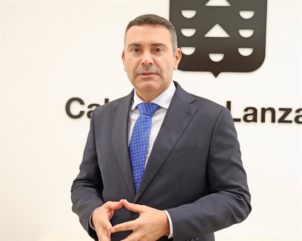 Cabildo de Lanzarote suspende el pleno de julio por una moción del PP que pedía declarar a Sánchez persona 