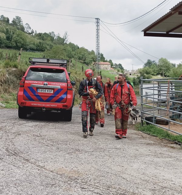 Localizados en perfecto estado los tres espeleólogos catalanes de Cueto-Coventosa, que ya están fuera de la cueva