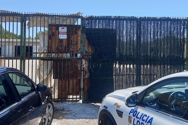 Liberan a un okupa de un recinto en Palma después de que el administrador soldara la barrera de entrada
