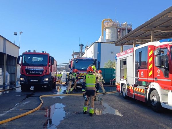 Sucesos-Se levanta el confinamiento de la población tras evolución favorable del incendio en Zuera (Zaragoza)